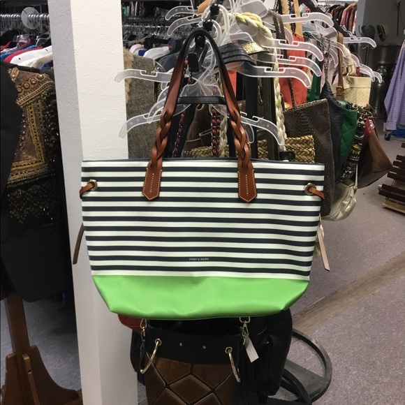 Sold Dooney & Bourke Tote - Picture 6 of 8